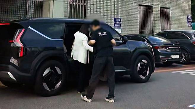 긴급 출동차로 퇴근하는 모습