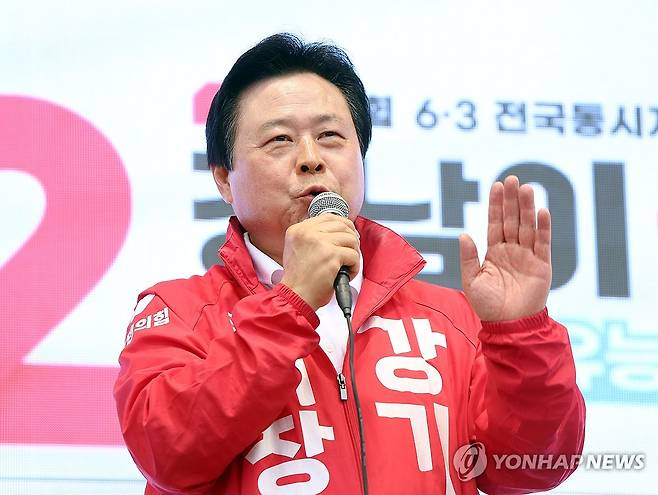 지난 21일 출정식에서 발언하는 강기윤 후보 [연합뉴스 자료사진]