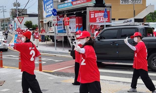 ▲ 국민의힘은 지난 23일 충북도내 곳곳에서 지역유권자 표심 공략에 나섰다./국민의힘 제공