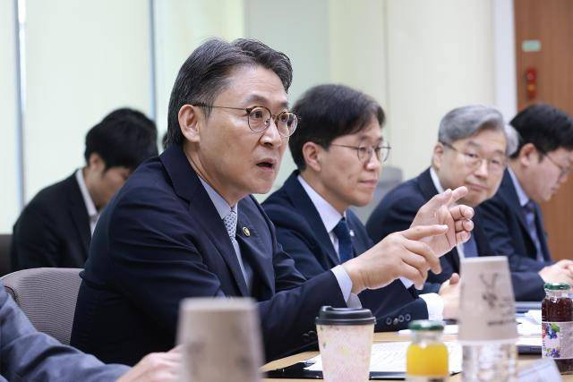 권대영 금융위원회 부위원장이 22일 오전 서울 여의도 금융보안원 8층 회의실에서 개최한 '고성능 AI 관련 금융권 보안위협 대응 간담회'에서 발언하고 있다. [사진=금융위원회]