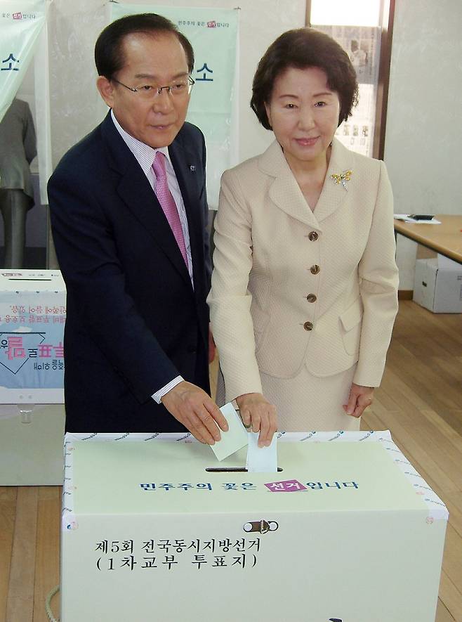 2010년 당시 이회창 자유선진당 대표(왼쪽)와 부인 한인옥 여사 (출처 : 뉴시스)