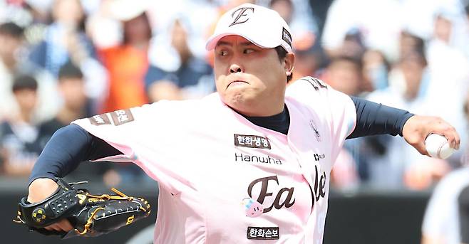 24일 대전 한화생명볼파크에서 열린 2026 신한 SOL KBO리그 두산 베어스와와 한화 이글스의 경기에서 한화 류현진이 4회 양의지를 상대로 역투하고 있다. 2026.5.24 ⓒ 뉴스1