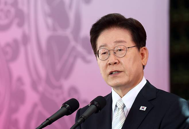 ▲ 이재명 대통령이 24일 서울 종로구 조계사에서 열린 불기 2570년 부처님오신날 봉축법요식에서 축사하고 있다. 연합뉴스