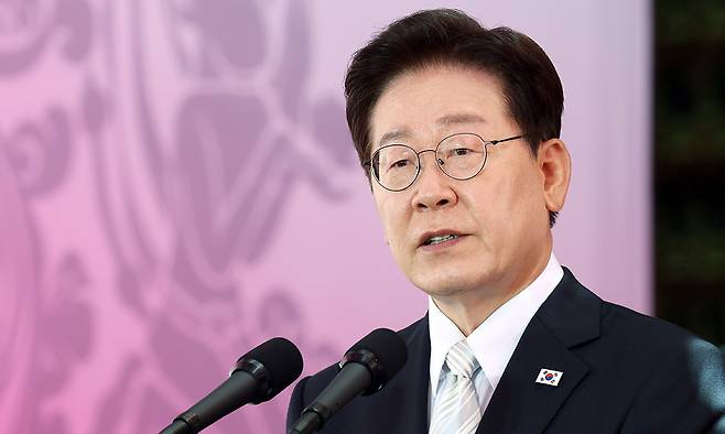 이재명 대통령이 24일 서울 종로구 조계사에서 열린 불기 2570년 부처님오신날 봉축법요식에서 축사를 하고 있다. 청와대통신사진기자단