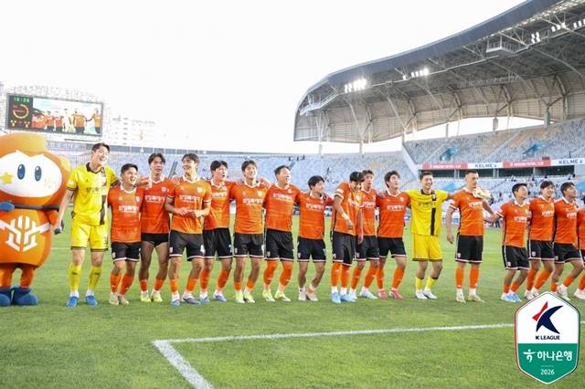 화성FC 선수단. /사진=한국프로축구연맹 제공