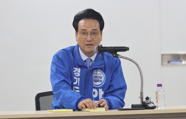 지난 18일 경기도의회에서 안민석 경기도교육감 후보가 도교육청 출입기자단을 상대로 인터뷰를 하고 있다. 2026.5.18 /안민석 후보 캠프 제공