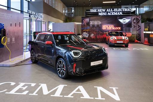 디 올 일렉트릭 MINI JCW 에이스맨.