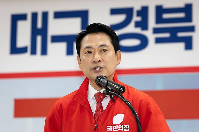 장동혁 국민의힘 대표가 25일 대구 수성구 국민의힘 대구시당에서 열린 대구·경북 공동 비전선포식에서 인사말을 하고 있다. 뉴스1