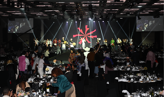 Audience members move closer to the stage as Seodo Band performs during Africa Day 2026 held in Yongsan-gu, Seoul, Wednesday. (Lee Sang-sub/The Korea Herald)