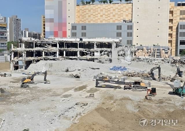 부천 원미구 상동 홈플러스 부천상동점 해체공사 현장. 김종구기자