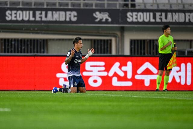 서울 이랜드가 24일 목동종합운동장에서 열린 성남FC와의 13라운드 홈 경기에서 3-1로 승리했다. 골을 넣은 뒤 세레머니를 하고 있는 서울 이랜드 에울레르./서울 이랜드 제공