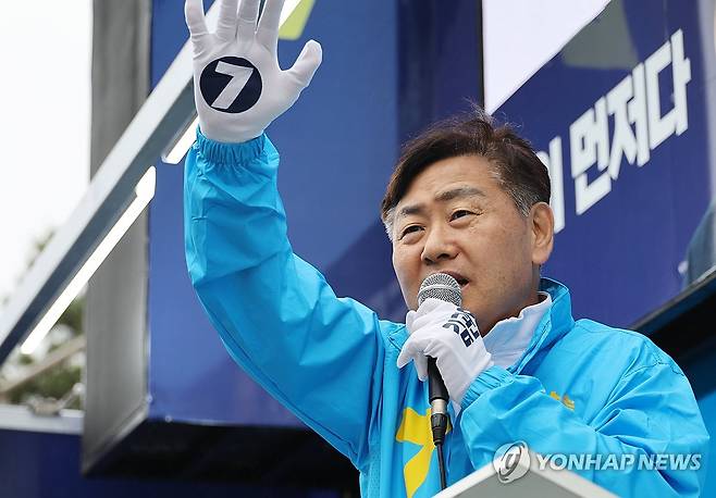 유세하는 김관영 전북지사 후보 [연합뉴스 자료사진]