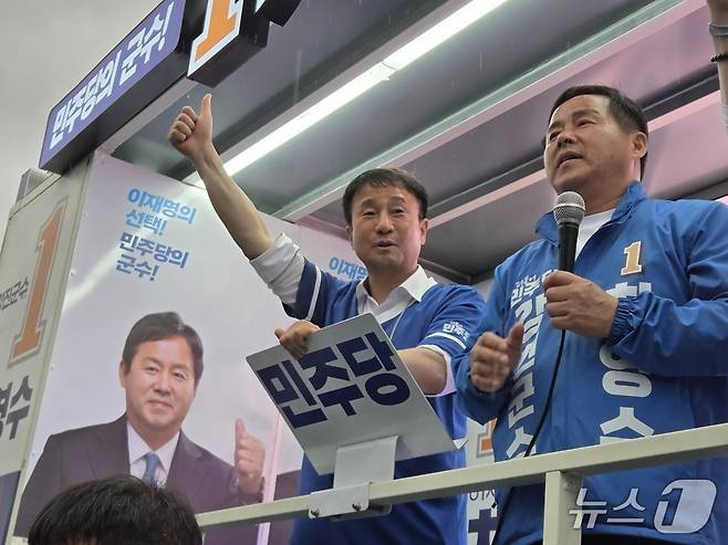 한병도 더불어민주당 공동상임선거대책위원장이 26일 오후 전남 강진군에서 강진군수 유세 지원을 하고 있다. 2026.5.26/뉴스1 ⓒ 뉴스1 장시온 기자