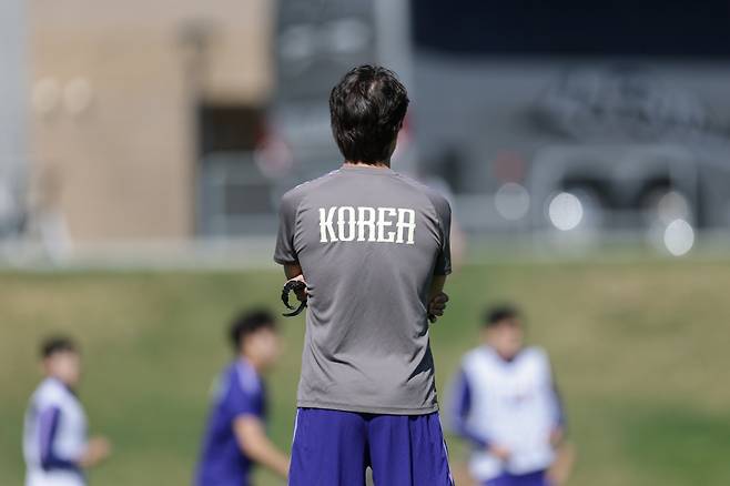 유트사커필드(유타 솔트레이크시티, 미국)/ 2026 FIFA 북중미 월드컵/ 남자A대표팀/ 훈련/ 홍명보 감독/ 시계/ KOREA/ photo by Donghyuk Kwak