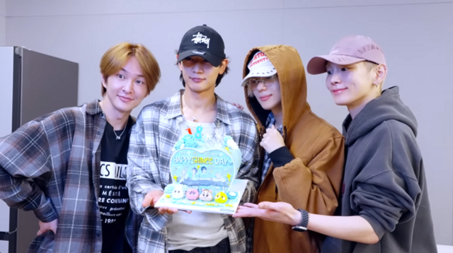 그룹 샤이니의 키(오른쪽)가 논란 이후 약 5개월 만에 유튜브를 통해 복귀했다./샤이니 공식 유튜브 채널 캡처