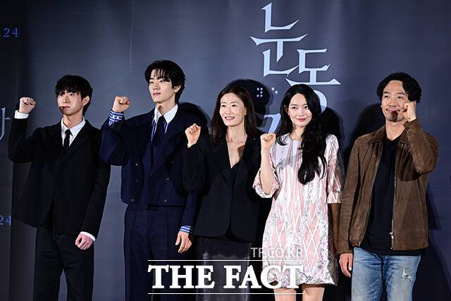 염지호 감독, 배우 이승룡 김영아 신민아 김남희(왼쪽부터)가 26일 영화 '눈동자' 제작보고회에 참석해 다양한 얘기를 나눴다. /남윤호 기자