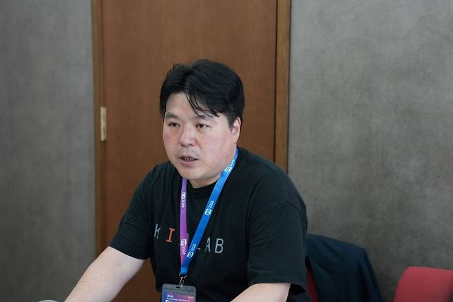 김주형 UIUC 교수가 26일 인천 송도 컨벤시아에서 열린 '2026 밸류팩처링 국제학술대회(ICV2026)'에서 기자와 인터뷰하고 있다. 생기원 제공