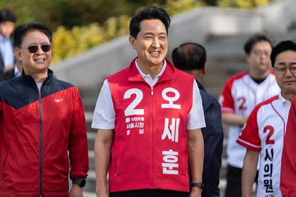 오세훈 국민의힘 서울시장 후보가 지난 22일 서울 동작구 보라매공원에서 유세를 진행하고 있다. [사진=오세훈 국민의힘 서울시장 후보 선거사무소]