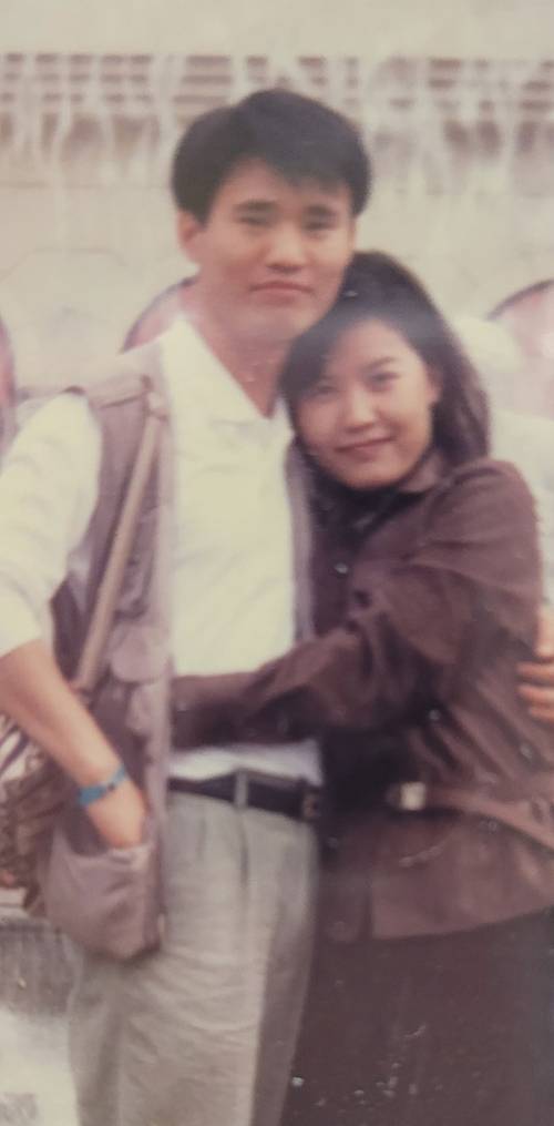 남편(왼쪽)과 나의 신혼 시절 사진.