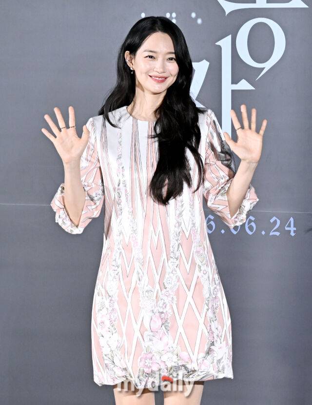 배우 신민아가 26일 오전 서울 용산CGV에서 진행된 영화 '눈동자' (감독 염지호) 제작보고회에서 포토타임을 갖고 있다./송일섭 기자(andlyu@mydaily.co.kr)