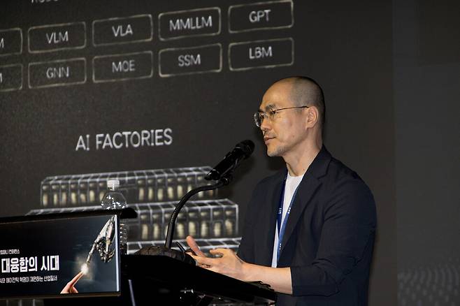 26일 오전 서울 영등포구 페어몬트 앰배서더 서울 그랜드볼룸에서 열린 제14회 굿컴퍼니 컨퍼런스에서 '화면 밖으로 나온 AI, 현실을 바꾸다'라는 주제로 정소영 엔비디아 코리아 대표가 강연하고 있다. ⓒ시사저널 이종현