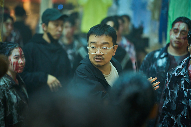 ‘군체’를 찍는 연상호 감독. 사진제공|쇼박스