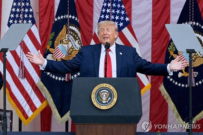 미국 현충일인 메모리얼데이 기념식에서 연설하는 도널드 트럼프 미 대통령 [AP=연합뉴스. 재판매 및 DB 금지]