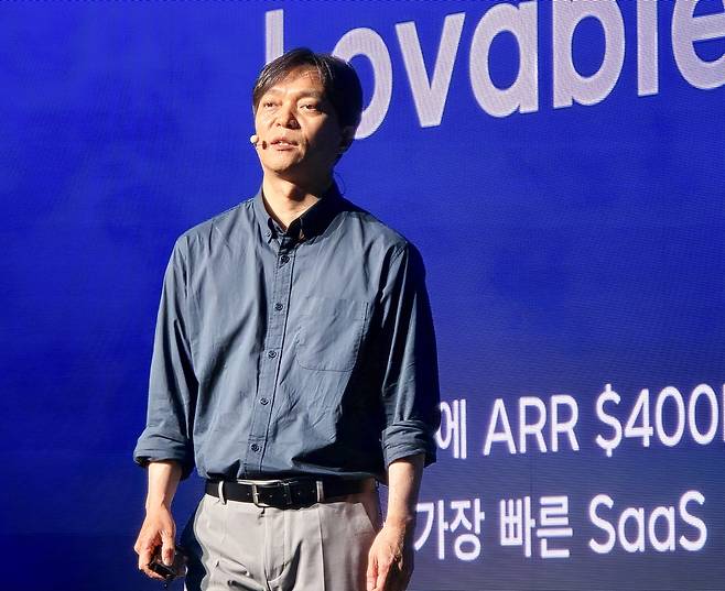 NHN클라우드 에이전트 역량 소개하는 안성민 NHN엔터프라이즈 CEO     (서울=연합뉴스) 김주환 기자 = 안성민 NHN엔터프라이즈 최고경영자(CEO)가 26일 서울 중구 더플라자호텔 서울에서 열린 기자 간담회 자리에서 인공지능(AI) 풀스택 브랜드 'NHN 팩토리X'의 AI 에이전트 역량을 소개하고 있다. 2026.5.26 jujuk@yna.co.kr
