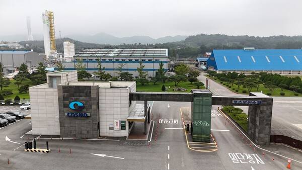 코스모신소재 충주공장 전경. [출처=코스모신소재]