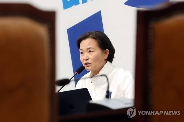 이해민 조국혁신당 중앙선대위 총괄본부장이 27일 국회에서 기자간담회를 하고 있다. 연합뉴스