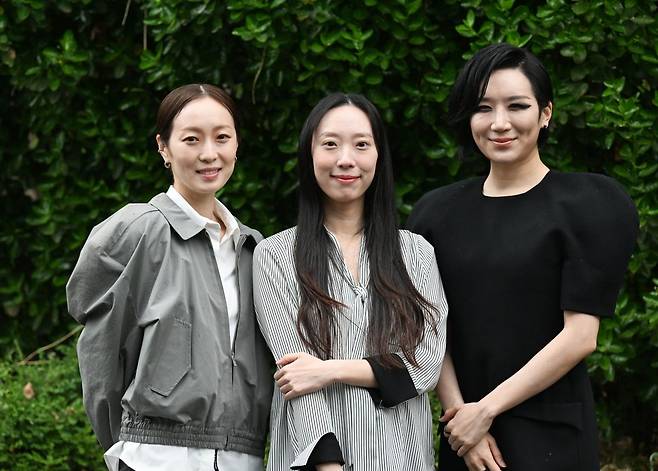 올해 대한민국발레축제에서 신작을 안무하는 최수진(왼쪽부터), 강효형, 이루다. 세 여성 안무가는 ‘댄싱9’과  ‘스테이지 파이터’ 등 방송을 통해 대중적 인지도를 얻은 뒤 자신의 활동 영역을 넓혀 왔다.   이한형 기자