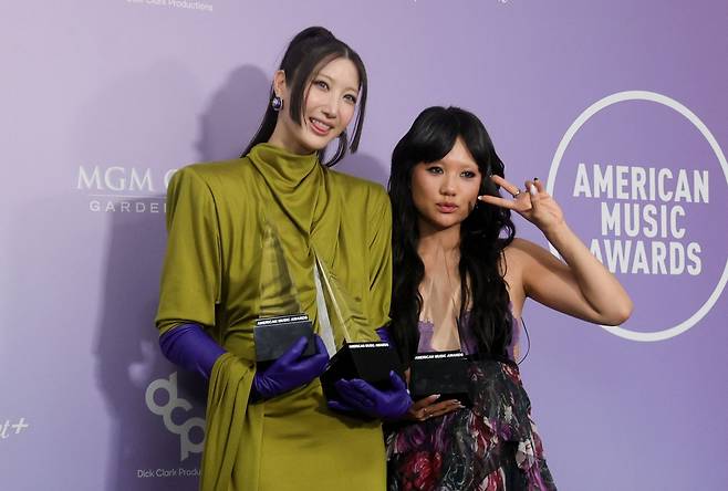 이재(왼쪽)과 레이 아미. [AFP]