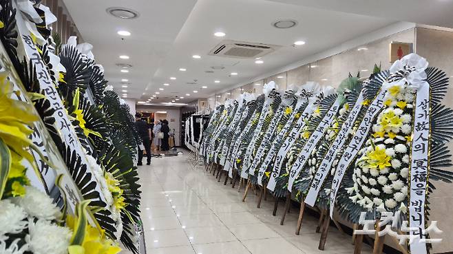 27일 오후 서울 서초구 서울성모병원 고(故) 이채규 박사의 빈소를 찾은 조문객들. 김지은 기자