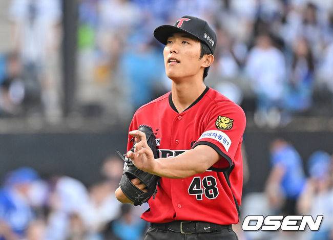 [OSEN=대구, 이석우 기자] 16일 대구삼성라이온즈파크에서 2026 신한 SOL KBO 리그 삼성 라이온즈와 KIA 타이거즈의 경기가 열렸다. 홈팀 삼성은 오러클린이, 방문팀 KIA는 이의리가 선발 출전했다. KIA 타이거즈 이의리가 3회말 1실점한 후 아쉬운 듯한 표정을 짓고 있다. 2026.05.16 / foto0307@osen.co.kr