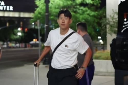 대한민국 축구대표팀 주장 손흥민이 26일(한국시간) 미국 유타주 솔트레이크시티에 마련된 2026 국제축구연맹(FIFA) 북중미월드컵 사전 훈련캠프에 합류해 숙소로 이동하고 있다.﻿ 대한축구협회 제공