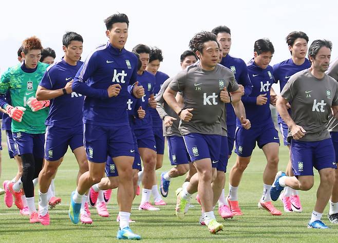 한국 축구대표팀 선수들이 27일 미국 유타주 헤리먼에 위치한 자이언스뱅크 트레이닝센터에서 훈련하고 있다. 헤리먼 | 연합뉴스