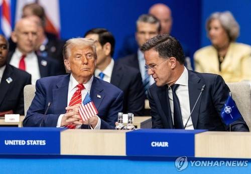 마르크 뤼터 나토 사무총장(오른쪽)과 도널드 트럼프 미국 대통령 [EPA 연합뉴스 자료사진. 재판매 및 DB 금지]