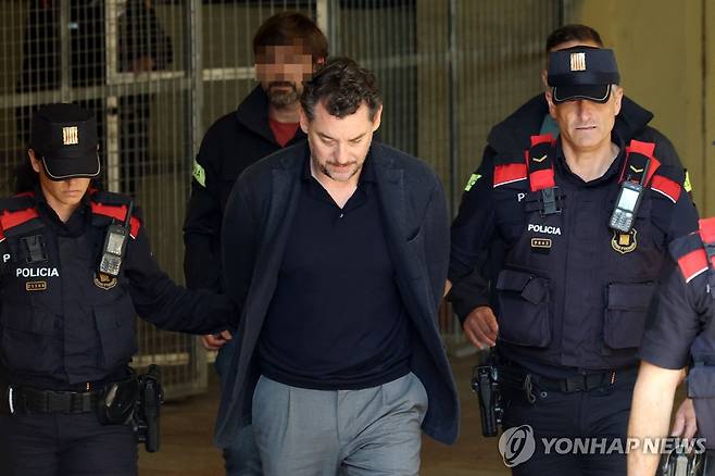 19일 체포돼 법원 출석하는 조나탄 안디치 [AFP=연합뉴스 자료사진. 재판매 및 DB 금지]