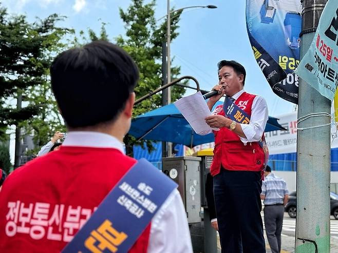 ▲&nbsp;28일 유수상 한국정보통신공사협회 인천시회장이 송도 세브란스병원 신축공사 분리발주와 관련해 발언하고 있다. /홍준기 기자 hong@incheonilbo.com