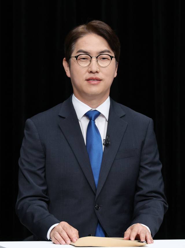 28일 오후 부산 동구 부산MBC에서 진행된 국회의원 보궐선거 부산 북구갑 후보자 토론회에서 더불어민주당 하정우 후보가 발언을 하고 있다. 정종회 기자 jjh@