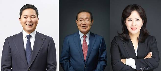 윤상현 콜마홀딩스 부회장, 윤동한 콜마그룹 회장, 윤여원 콜마비앤에이치 대표. /제공= 한국콜마