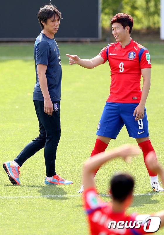 2014 브라질 월드컵에서 홍명보 감독과 손흥민은 감독과 선수로 첫 월드컵을 치렀다. 2014.5.21 ⓒ 뉴스1