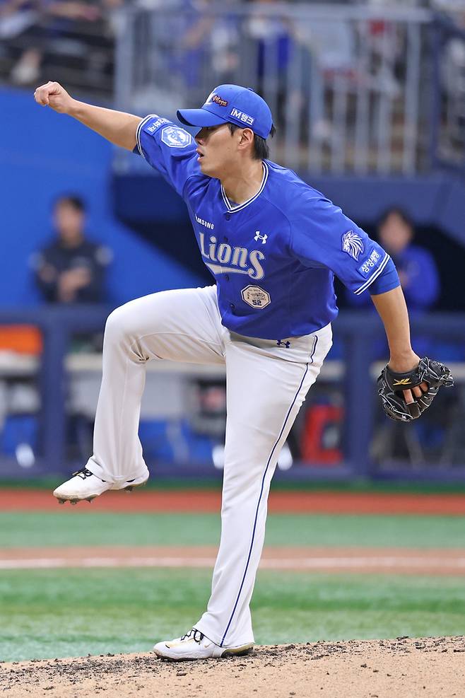 삼성 김재윤이 26일 서울 고척스카이돔에서 열린 2026 KBO리그 키움전에서 역투하고 있다. 사진 | 삼성 라이온즈