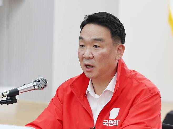 (서울=뉴스1) 정희용 국민의힘 선거대책본부장이 28일 오전 서울 여의도 중앙당사에서 열린 6·3 전국동시지방선거 관련 기자간담회에서 모두발언을 하고 있다.