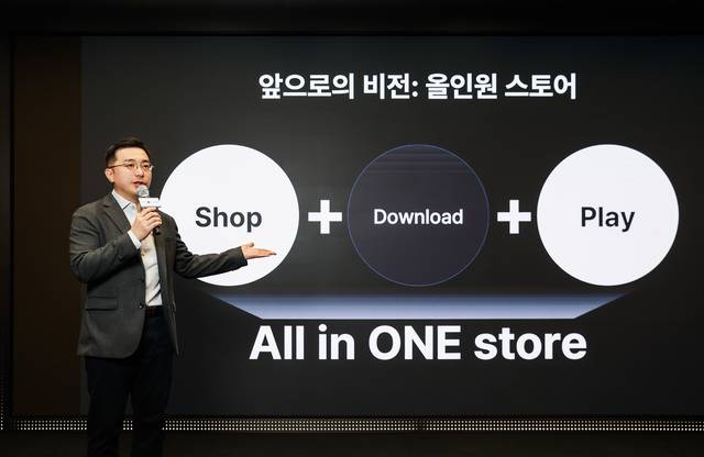 박태영 원스토어 대표가 지난달 30일 서울 중구 SKT타워에서 열린 창립 10주년 기자간담회에서 원스토어의 향후 10년 비전을 발표하고 있다. 원스토어 제공