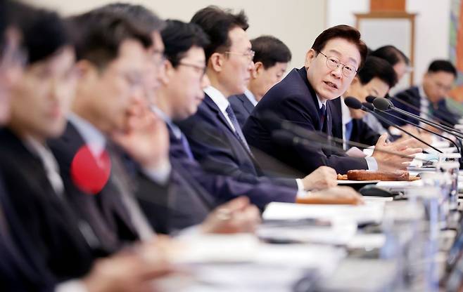 이재명 대통령이 지난 26일 청와대에서 열린 국무회의에서 발언하고 있다. 뉴시스