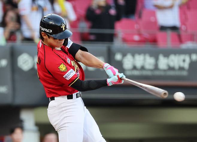 Kia Tigers cleanup hitter Kim Do-yeong hits a double in the bottom of the first inning during a game between the Hanwha Eagles and Kia Tigers at Gwangju-Kia Champions Field on May 6. [YONHAP]