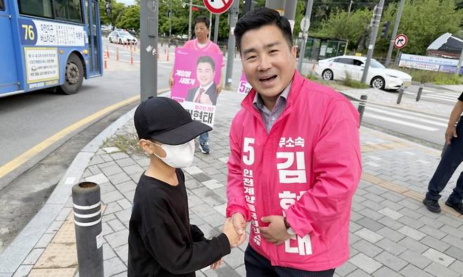 무소속 김현태 인천 계양을 국회의원 후보가 계양구 일대에서 유세 활동을 하고 있다. 김현태 캠프 제공