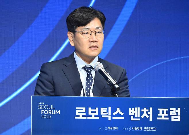 이대희 한국벤처투자 대표가 28일 서울 중구 신라호텔에서 서울포럼 2026의 특별포럼으로 열린 로보틱스 벤처 포럼에서 축사를 하고 있다. 오승현 기자 2026.05.28