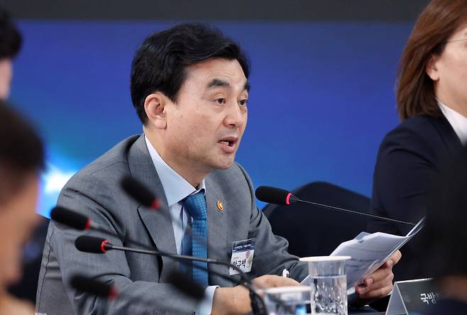 5월26일 안규백 국방부 장관이 제1회 미래국방전략위원회에서 핵추진잠수함 개발 기본계획을 발표하고 있다. ⓒ연합뉴스